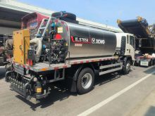 XCMG Official Asphalt sprayer XLS705A road maintenance price